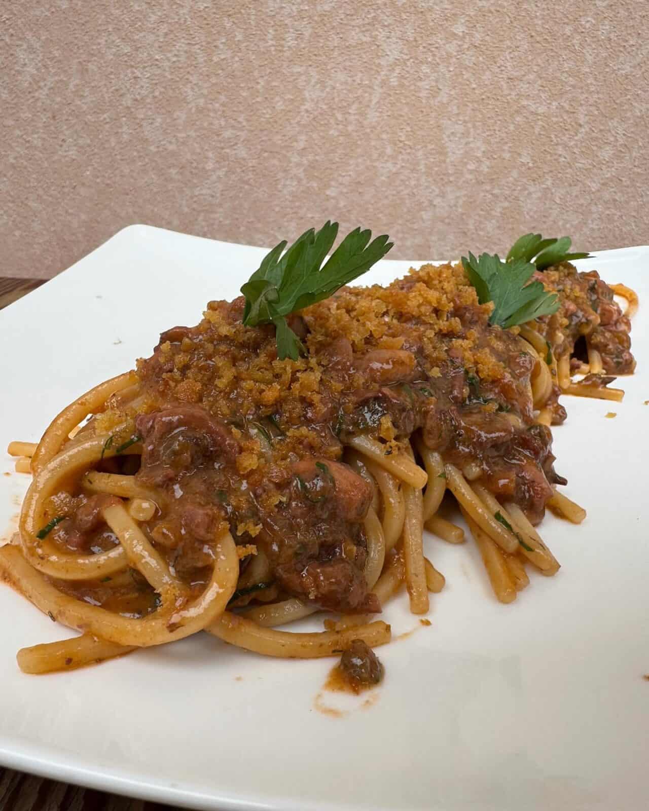 Spaghettoni quadrati con moscardini alla Luciana